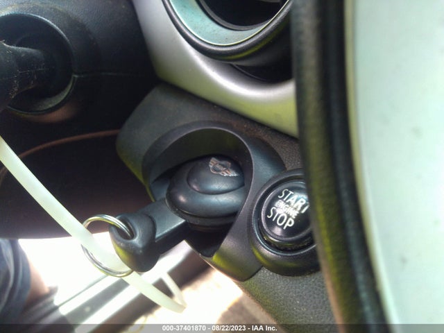 2010 MINI COOPER CLUBMAN WMWML3C56ATX51604 Photo 10