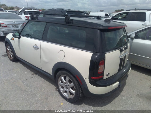 2010 MINI COOPER CLUBMAN WMWML3C56ATX51604 Photo 2