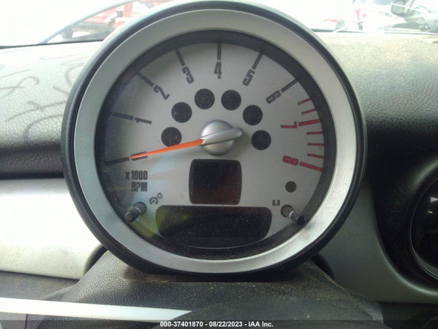 2010 MINI COOPER CLUBMAN WMWML3C56ATX51604 Photo 6