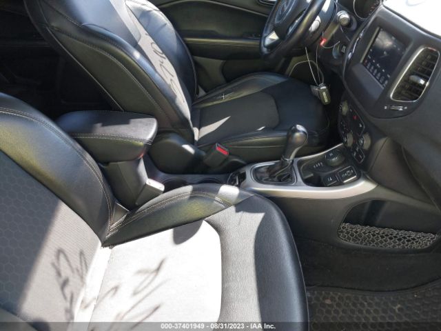 3C4NJDBB6KT735452 Jeep Compass Latitude