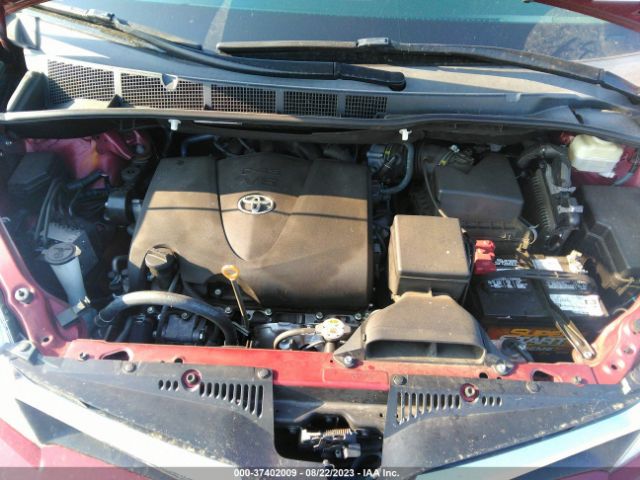 5TDKZ3DC5JS943732 Toyota SIENNA LE