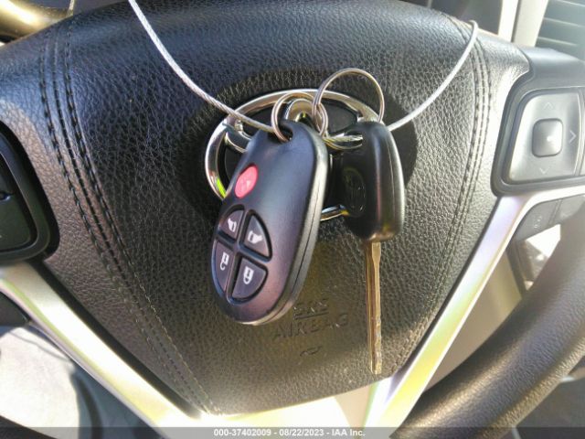5TDKZ3DC5JS943732 Toyota SIENNA LE