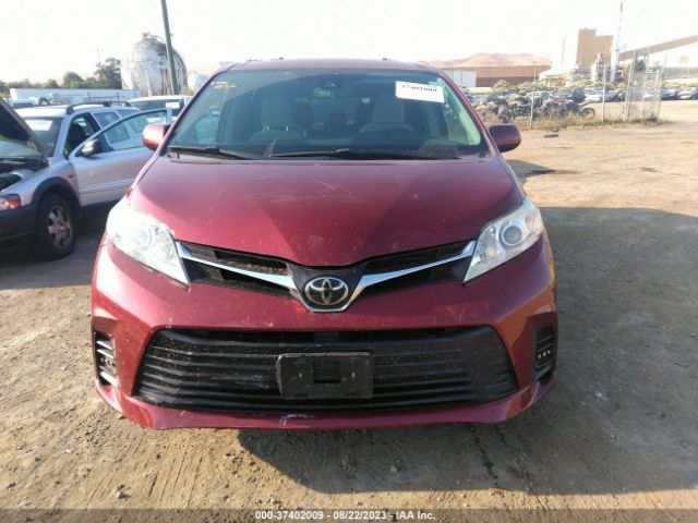 5TDKZ3DC5JS943732 Toyota SIENNA LE
