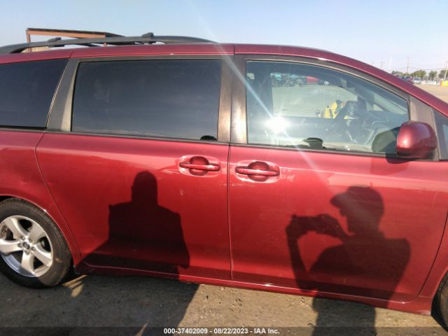 5TDKZ3DC5JS943732 Toyota SIENNA LE