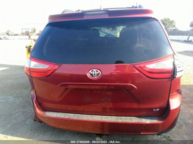 5TDKZ3DC5JS943732 Toyota SIENNA LE