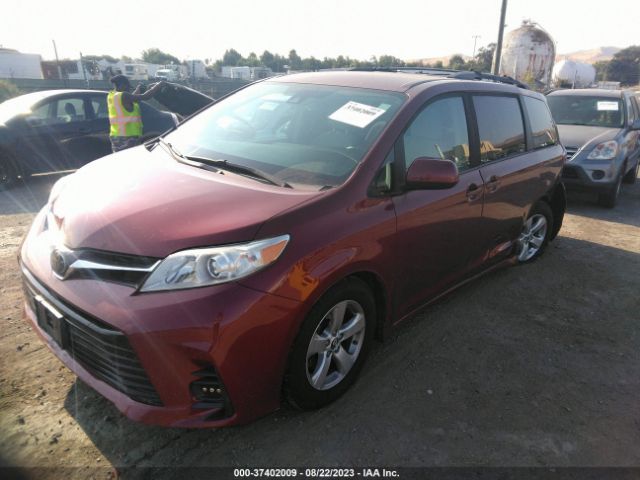 5TDKZ3DC5JS943732 Toyota SIENNA LE
