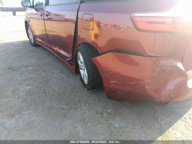 5TDKZ3DC5JS943732 Toyota SIENNA LE