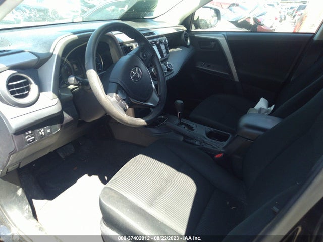 Toyota RAV4 LE 2018 2T3ZFREV6JW464986 Image 5