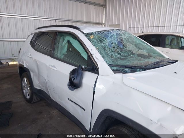 3C4NJDBB0NT156851 Jeep Compass Latitude