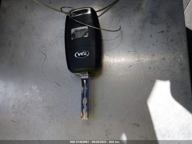 KNDJP3A52F7158853 KIA SOUL +