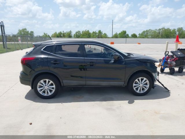 JN1BJ1CR1HW108225 Nissan Rogue Sport Sv