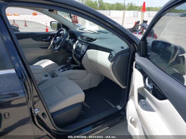 JN1BJ1CR1HW108225 Nissan Rogue Sport Sv