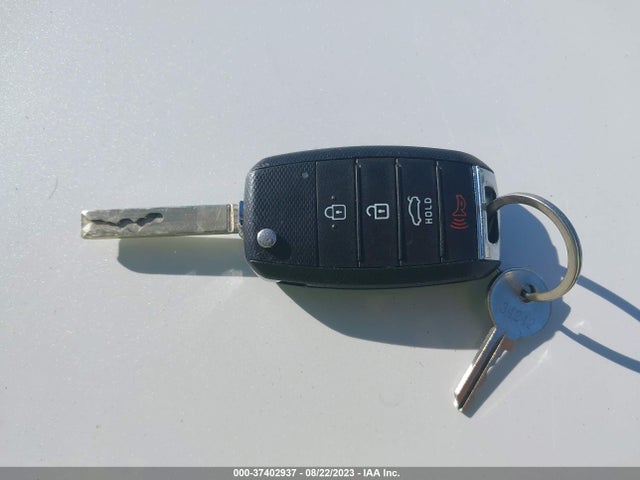 KIA Optima Lx 2016 KNAGT4L31G5107202 Image 11
