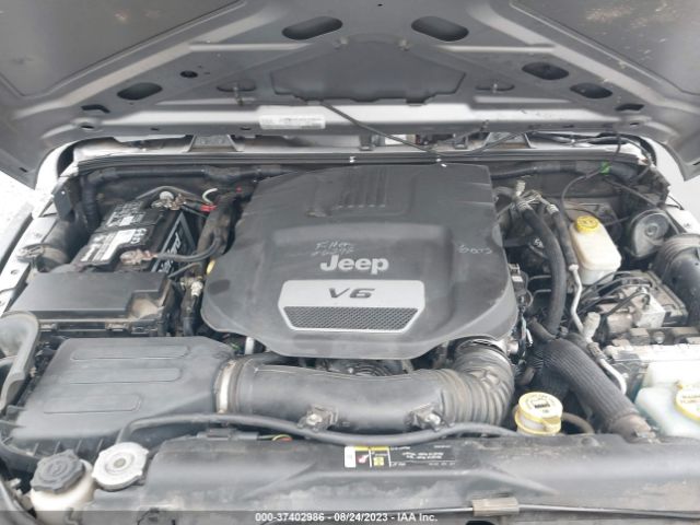 1C4BJWDG6HL574788 Jeep Wrangler Unlimited Sport