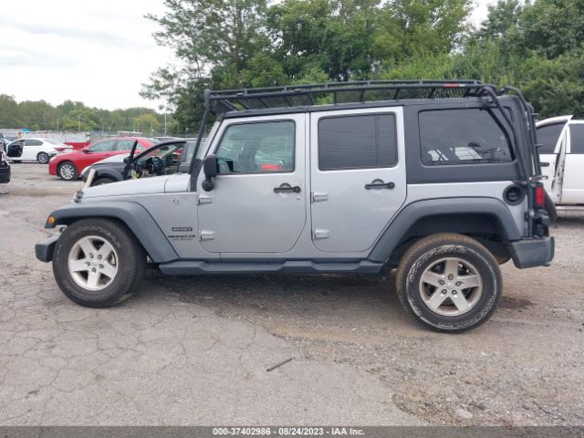 1C4BJWDG6HL574788 Jeep Wrangler Unlimited Sport