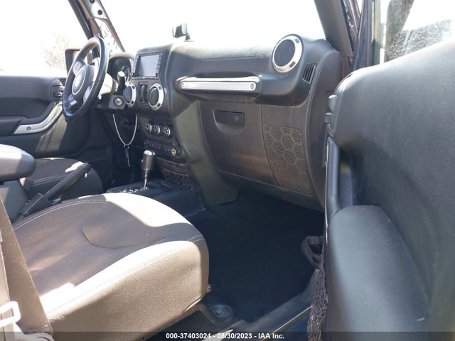 1C4BJWEGXHL733889 Jeep Wrangler Unlimited Sahara 4x4
