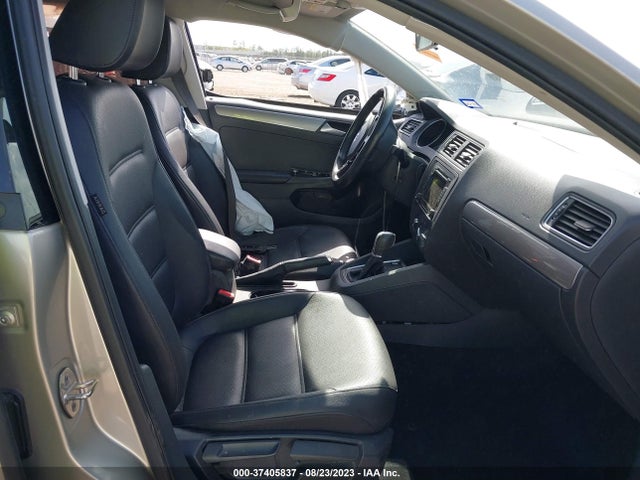 3VWD07AJ5FM325599 Volkswagen Jetta Sedan 1.8t Se W/connectivity