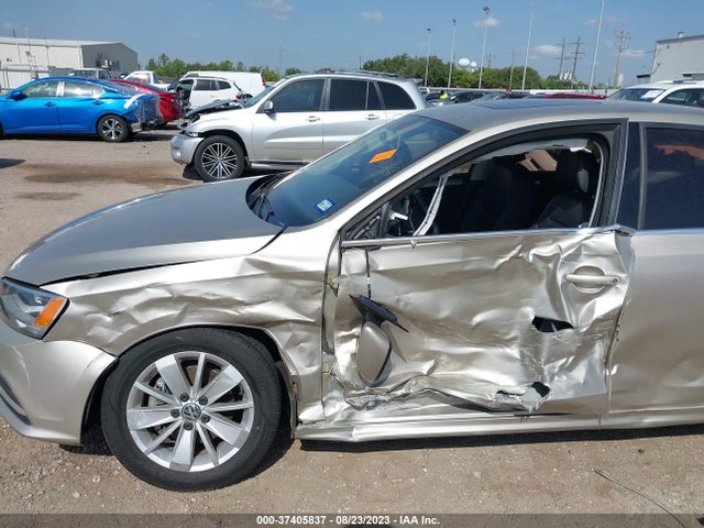 3VWD07AJ5FM325599 Volkswagen Jetta Sedan 1.8t Se W/connectivity