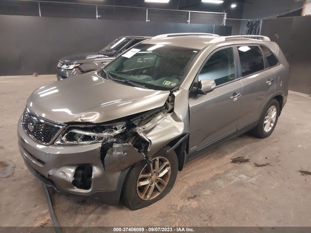 KIA Sorento Lx V6 2015 5XYKTDA79FG602532 Image 2