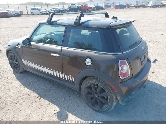 2011 MINI COOPER HARDTOP WMWSV3C57BTY22540 Photo 2