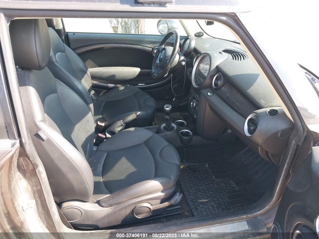 2011 MINI COOPER HARDTOP WMWSV3C57BTY22540 Photo 4