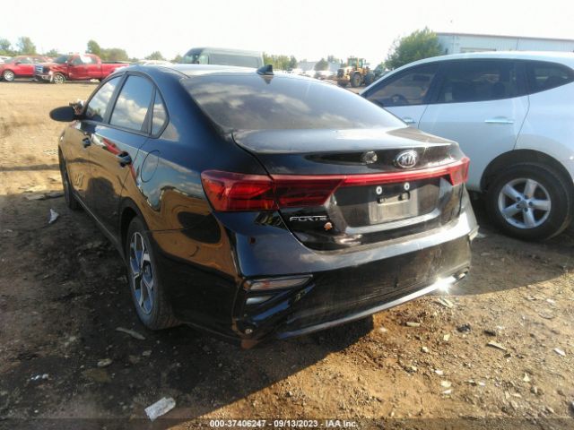3KPF24AD4ME393088 KIA Forte Lxs