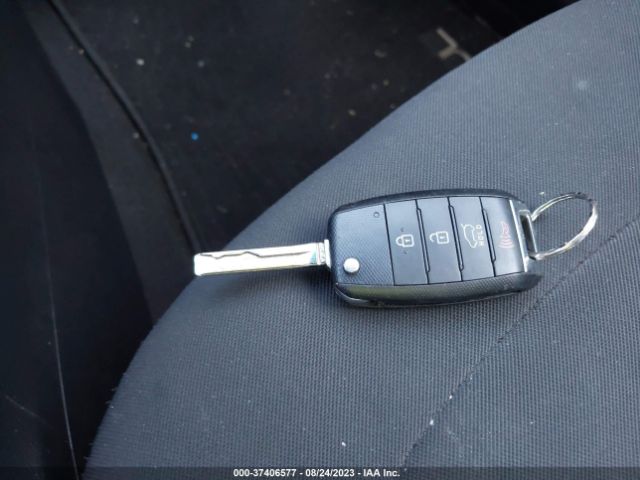 KNDJN2A2XE7052395 KIA Soul Base