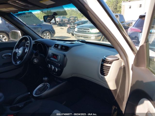 KNDJN2A2XE7052395 KIA Soul Base