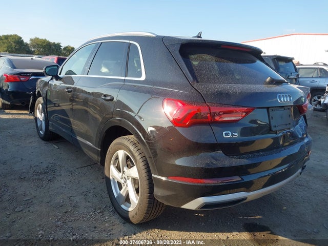 WA1AUCF33M1115830 Audi Q3 PREMIUM