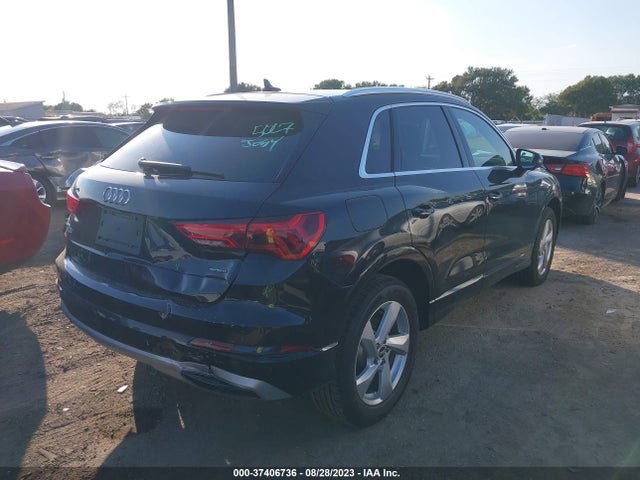 WA1AUCF33M1115830 Audi Q3 PREMIUM