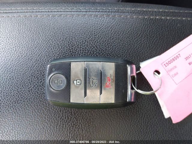 KNDCB3LC1H5088358 KIA NIRO LX