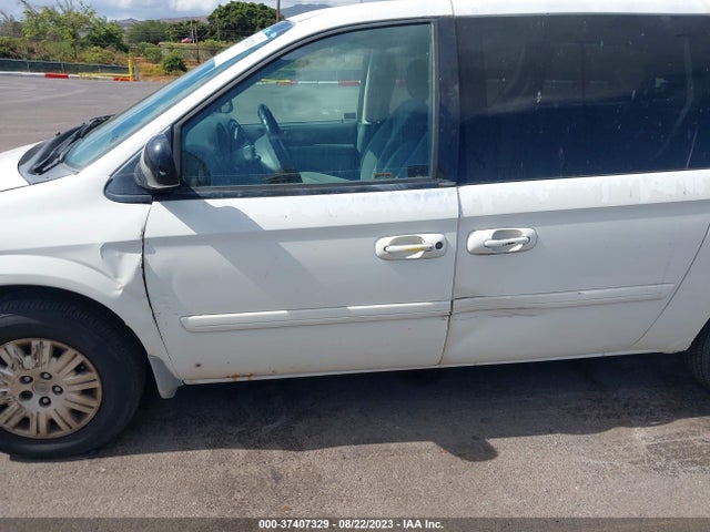 2005 CHRYSLER TOWN & COUNTRY LX VIN: 2C4GP44R15R375886