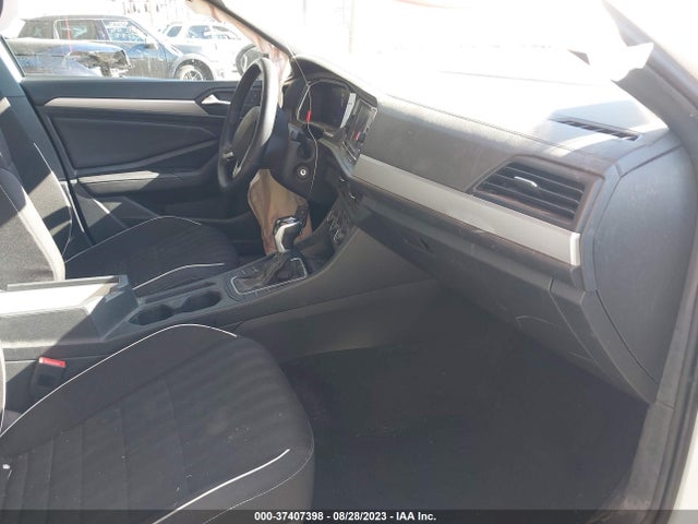 3VWBM7BUXPM008519 Volkswagen Jetta Sport