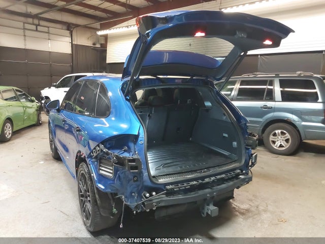 2017 PORSCHE CAYENNE WP1AD2A22HLA83749 Photo 2