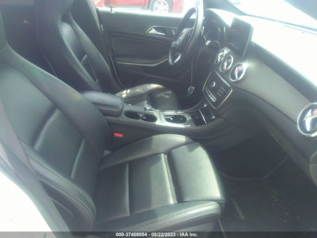 2018 MERCEDES-BENZ CLA WDDSJ4EB7JN686054 Photo 4