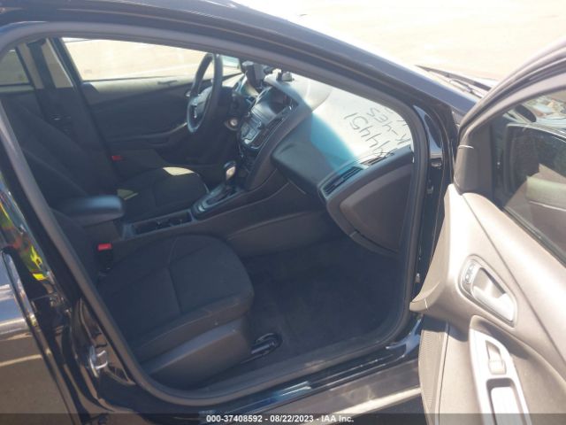1FADP3K28JL282794 Ford FOCUS SE