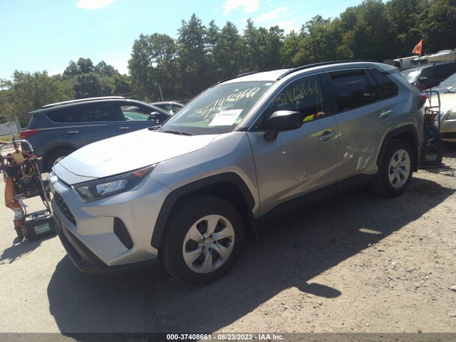 Toyota RAV4 LE 2019 JTMF1RFV4KJ017024 Image 2