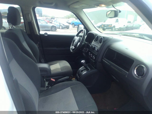 1C4NJPFAXGD582395 Jeep Patriot Latitude