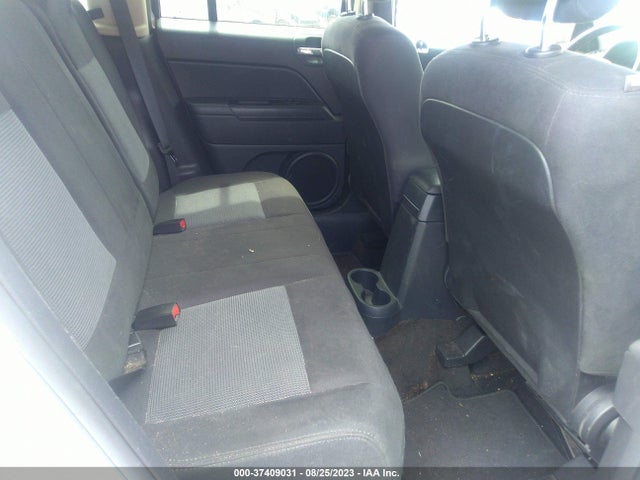 1C4NJPFAXGD582395 Jeep Patriot Latitude