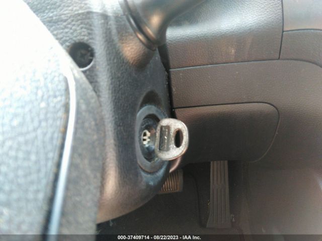 3KPFK4A7XJE239572 KIA FORTE LX