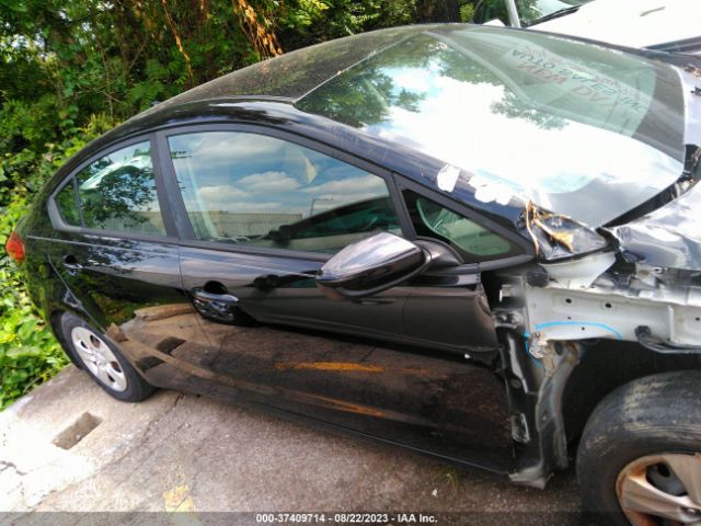 3KPFK4A7XJE239572 KIA FORTE LX