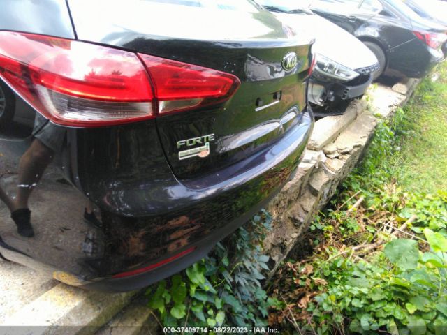 3KPFK4A7XJE239572 KIA FORTE LX