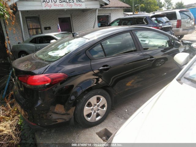 3KPFK4A7XJE239572 KIA FORTE LX