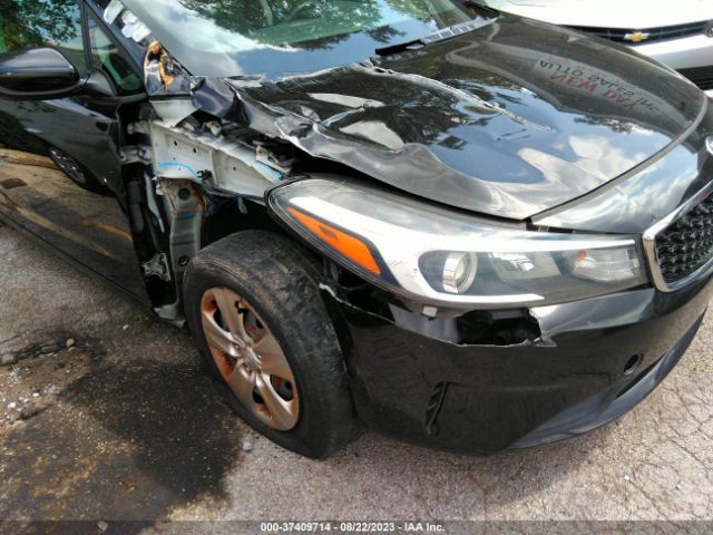 3KPFK4A7XJE239572 KIA FORTE LX