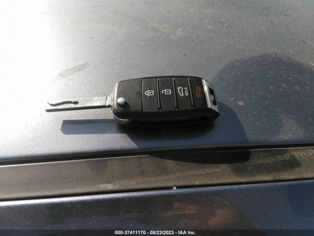 3KPA24AB1KE198572 KIA RIO S