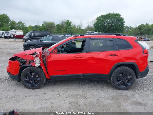 1C4PJMCXXJD608579 Jeep Cherokee Latitude