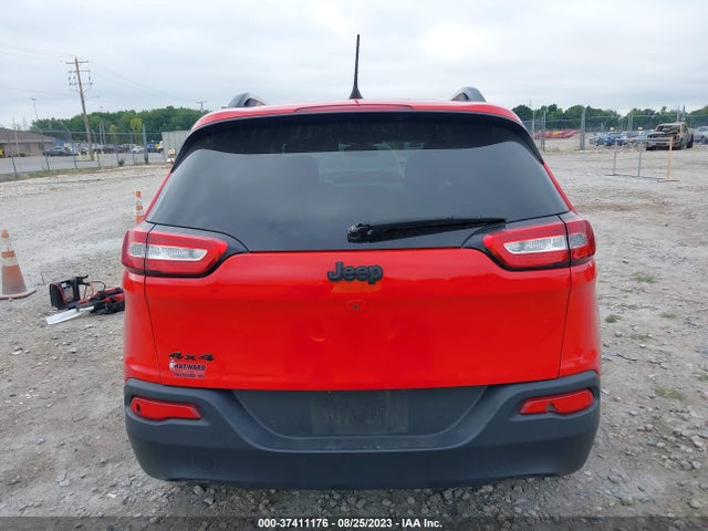 1C4PJMCXXJD608579 Jeep Cherokee Latitude