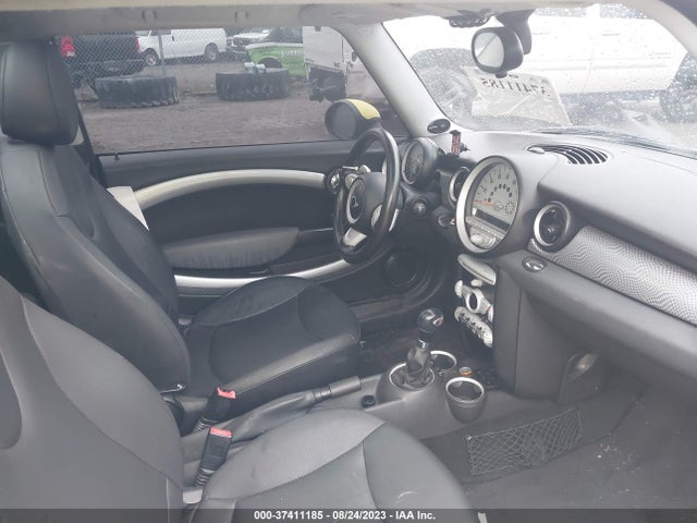 2010 MINI COOPER HARDTOP WMWMF7C56ATZ74062 Photo 4