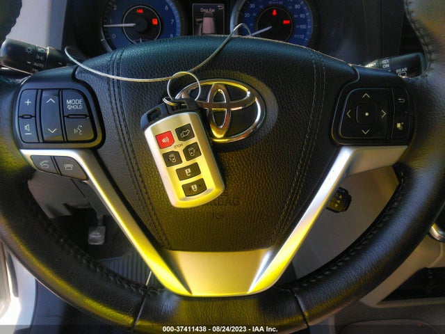 2015 TOYOTA SIENNA XLE 7 PASSENGER VIN: 5TDDK3DC8FS122340