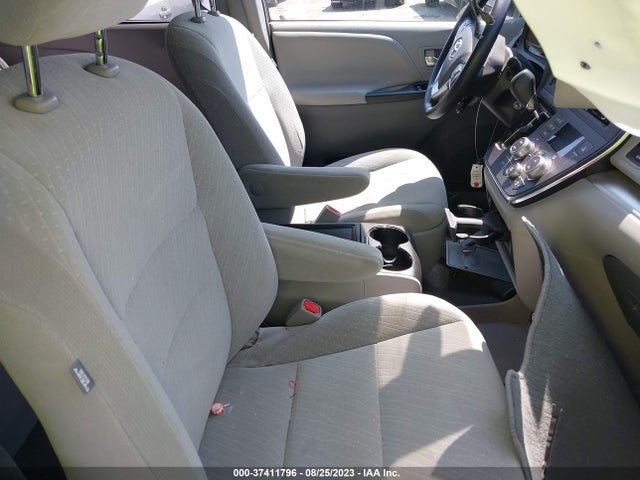 2018 TOYOTA SIENNA LE VIN: 5TDKZ3DC6JS946560